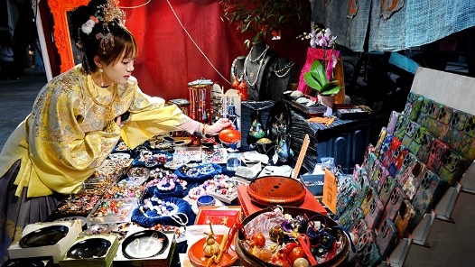 李强在政府工作报告中介绍，一年来进一步深化改革开放，畅通国民经济循环