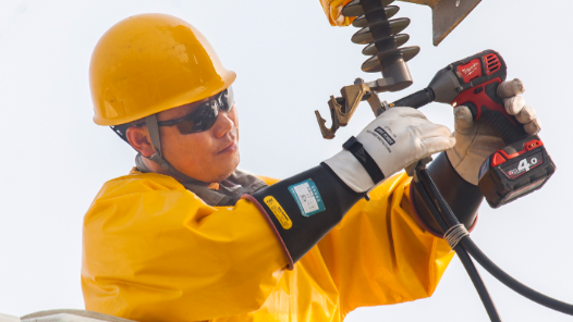 邓泽勇：做万家灯火背后的“追光者”