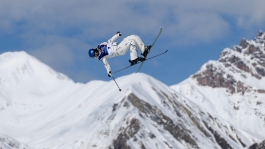 米兰冬奥会｜谷爱凌、刘梦婷晋级自由式滑雪女子大跳台决赛