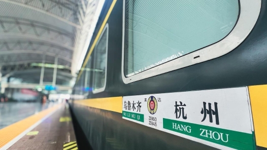 新春走基层｜43小时42分，杭州向西3905公里，绿皮火车上归心似箭的人们