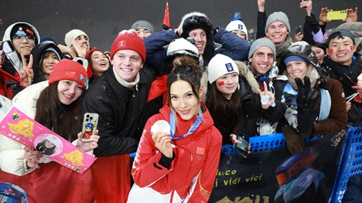 中国选手谷爱凌夺得米兰冬奥会自由式滑雪女子大跳台银牌