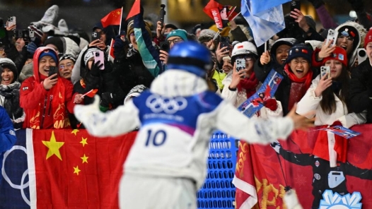 冬奥会｜龙跃马年再添银，风雪为笺贺新春——记谷爱凌赢得第五枚冬奥奖牌