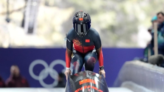 米兰冬奥会女子单人雪车美国老将泰勒夺冠