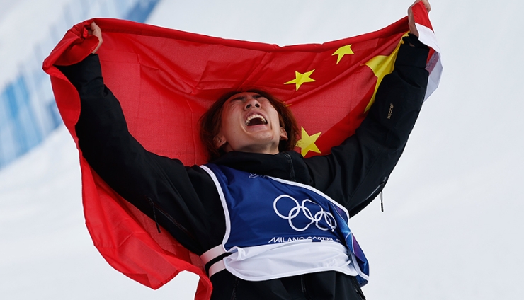 单板滑雪男子坡面障碍技巧决赛：苏翊鸣夺冠