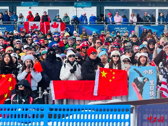 现场中国观众为苏翊鸣加油 现场中国观众为苏翊鸣加油