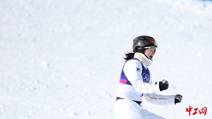 徐梦桃在赛后庆祝 徐梦桃在赛后庆祝