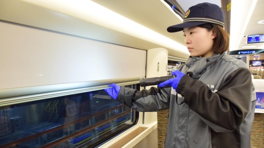 新春走基层｜为动车做“内科诊疗”的除夕夜：90后女机械师的第4次坚守