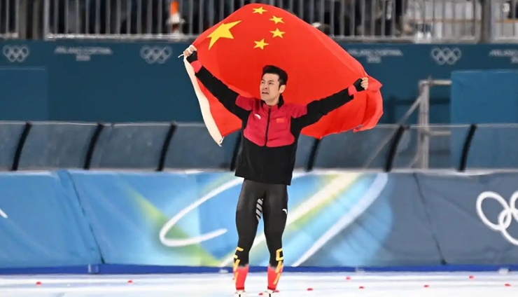 速度滑冰1500米宁忠岩打破奥运纪录摘金