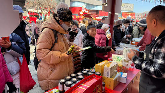 新春走基层·一线直击｜打卡北京隆福寺：一篮年货 喜乐相伴