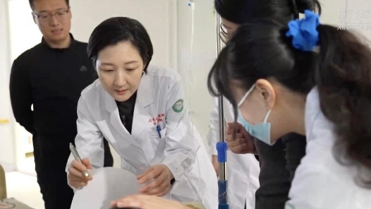 新春走基层｜一位眼科医生的“双城记”