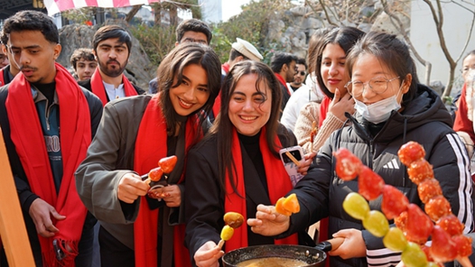 新春走基层丨外国游客在中国过春节