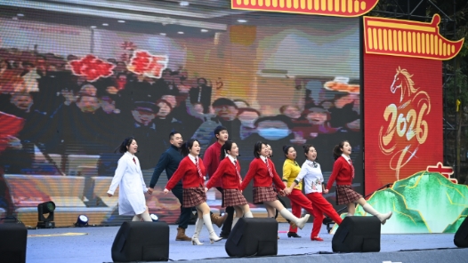 新春走基层丨“村晚”舞台选“民星”