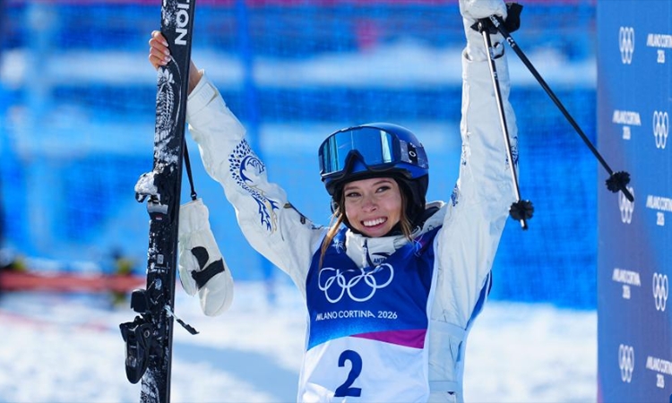 冬奥会｜自由式滑雪——女子U型场地技巧：中国选手谷爱凌、李方慧分获冠、亚军