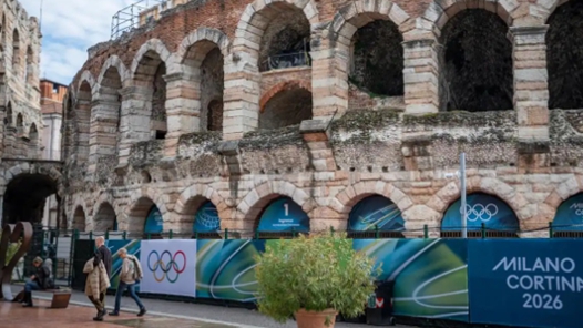 冬奥漫笔丨在两千年的石墙间，看见雪花飞舞