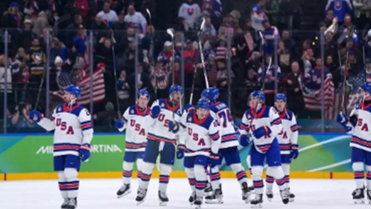 米兰冬奥会男子冰球美国队摘金