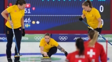 瑞典队获米兰冬奥会女子冰壶金牌