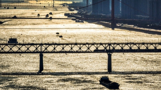 新春走基层｜“万里长江第一桥”上的“啄木鸟”