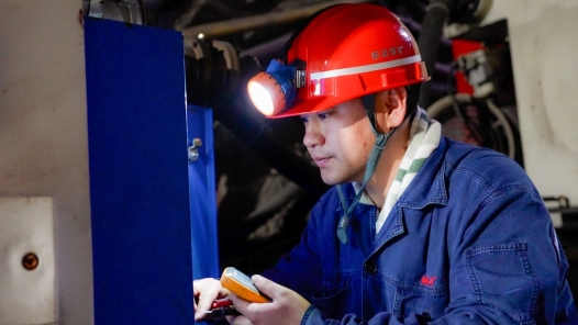 春节复工首班，全国劳模丁奇在采煤工作面写下“敬业福”