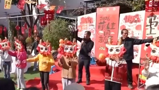 新春走基层丨千人舞麒麟舞出精气神！他带年轻人“接棒”非遗传承