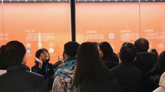 志愿者背后的“志愿者”