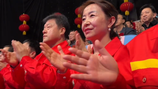 以阅读之名，礼赞天山脚下的“铿锵玫瑰”