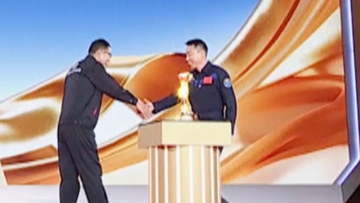 视频丨航天人跨越“天地”的握手 这是一场关乎生命的托举