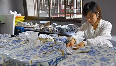 新春走基层｜陶瓷盲盒受年轻人欢迎