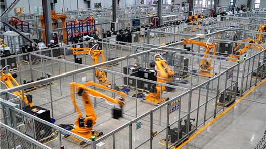 两会新华社快讯｜大会发言人：将坚持扩大内需这个战略基点