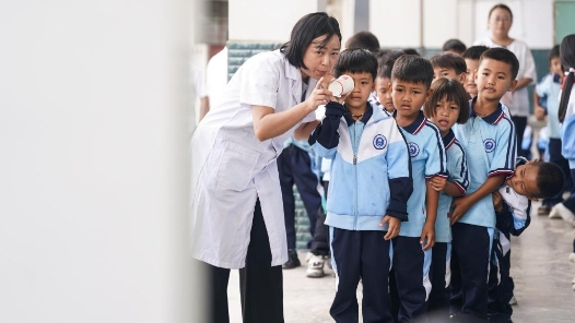 云南大力推进“零近视”中小学建设