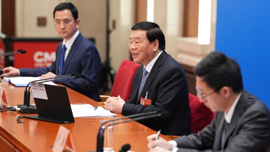 十四届全国人大四次会议举行新闻发布会