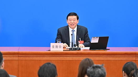 大会发言人娄勤俭点赞春晚机器人！致敬中国科技工作者！