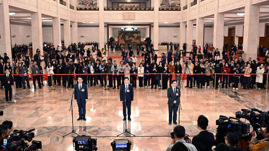 两会现场速递｜携手逐梦 勇毅前行——全国政协十四届四次会议首场“委员通道”扫描