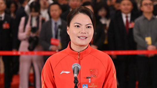 徐诗晓代表：国家快速发展，给了我们施展才华的舞台