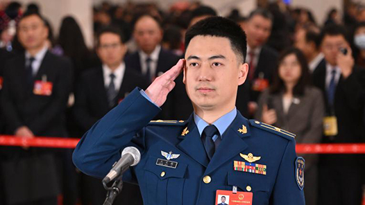 王文毅代表：能够守护家国安宁、人民幸福，心中的使命感、自豪感便油然而生