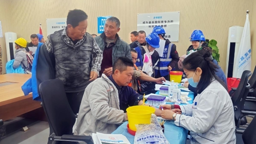 健康义诊进工地，筑牢复工“防护墙”