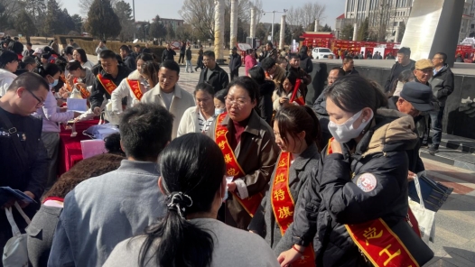 内蒙古达拉特旗举办“春风送岗促就业，精准服务暖民心”专场招聘会