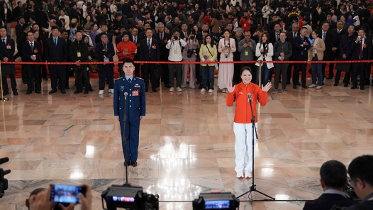 两会·人大开幕｜十四届全国人大四次会议首场“代表通道”集中采访活动举行