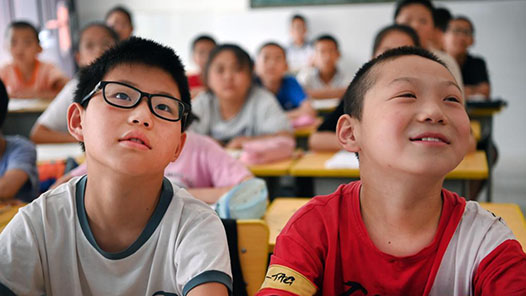 两会新华社快讯：“十五五”规划纲要草案提出推进基础教育扩优提质