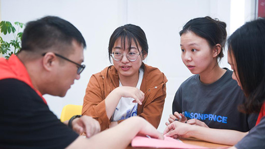 两会新华社快讯：“十五五”规划纲要草案提出确保零就业家庭至少一人实现就业