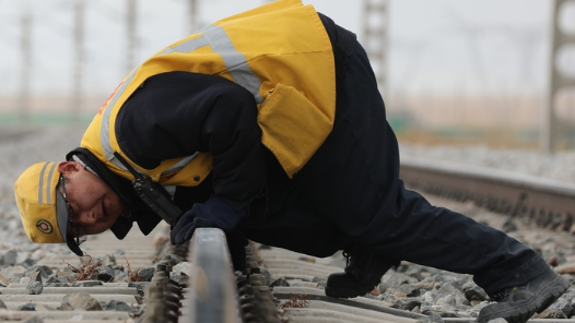 海拔3600米，天路职工消除“春融冻害”