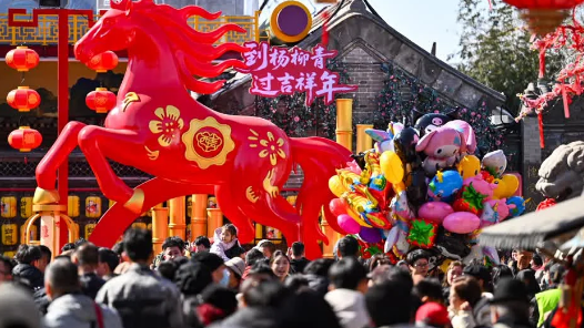 商务部部长：马年春节假期线下实体消费增速近年来首次反超线上