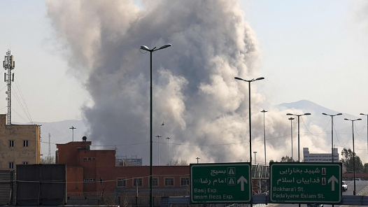 两会新华社快讯丨王毅谈伊朗局势：拳头硬不等于道理硬