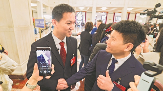 一线代表委员建言技能人才培养