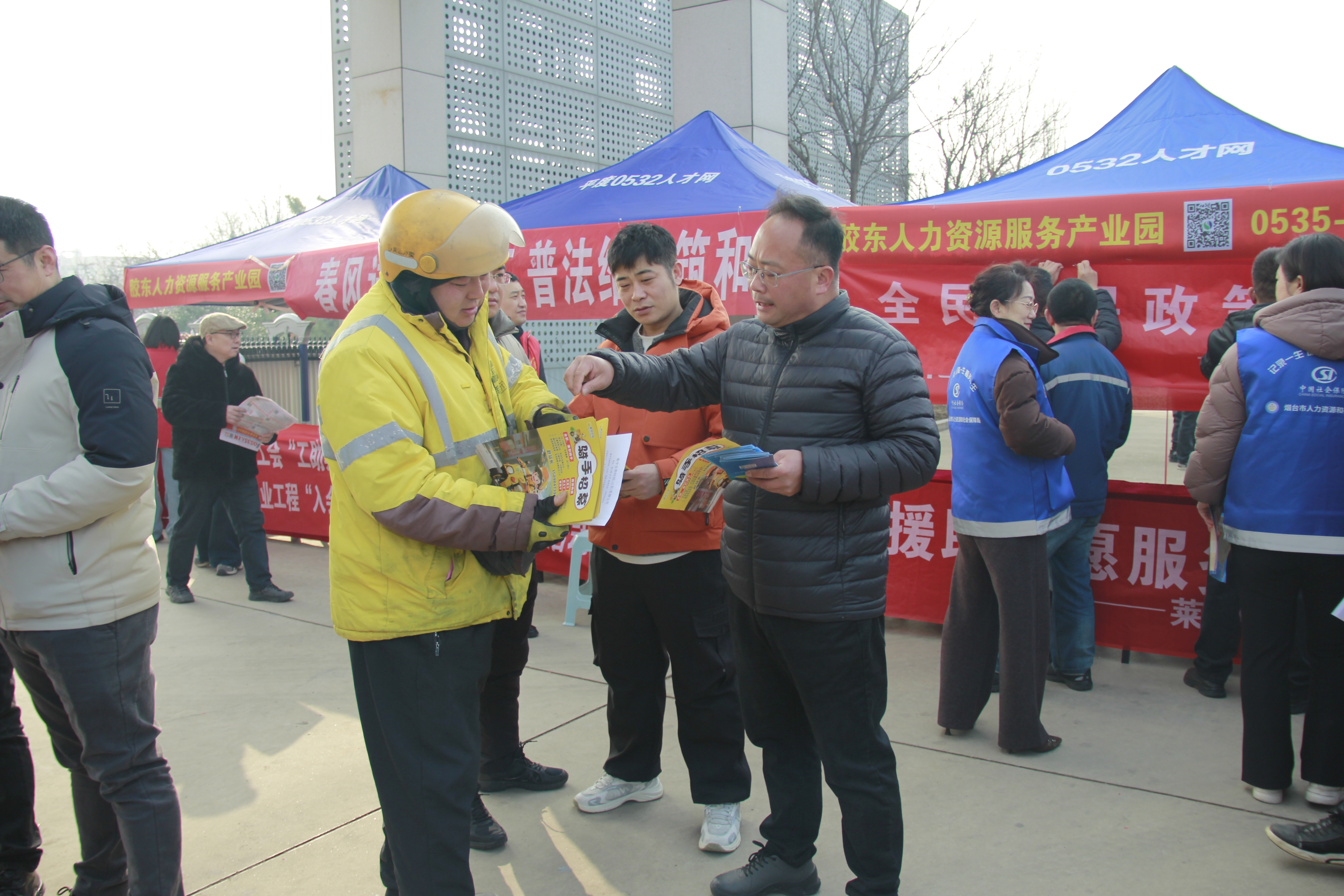 “工助梨乡 Hui享未来”汇·活力—齐鲁职工乐业工程“入会进家”“民主管理”专项宣传活动现场 (4)