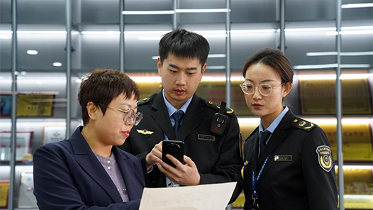 司法部部长贺荣：今年将在全国统一推行行政检查“扫码入企”