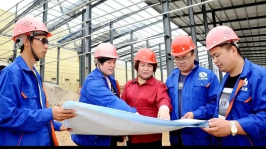 尚明莲：用实干与大爱书写巾帼担当