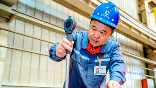 身边的大国工匠·2025年“大国工匠年度人物”⑥｜为中国高铁装上国产“膝盖”