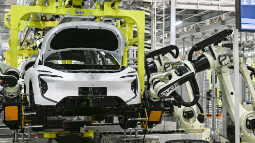 三部门召开新能源汽车行业企业座谈会 加快补齐汽车芯片、基础软件等短板