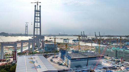 世界最大跨径双层悬索桥狮子洋大桥主塔封顶