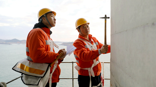 发现最美铁路丨与“魔鬼风区”较劲的人